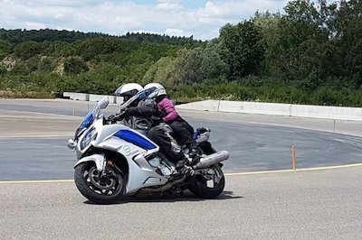 Handling et cours de freinage avec un passager à Steisslingen (D)